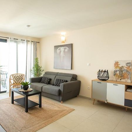 M Safirina Apartment Saint-Paul Екстериор снимка