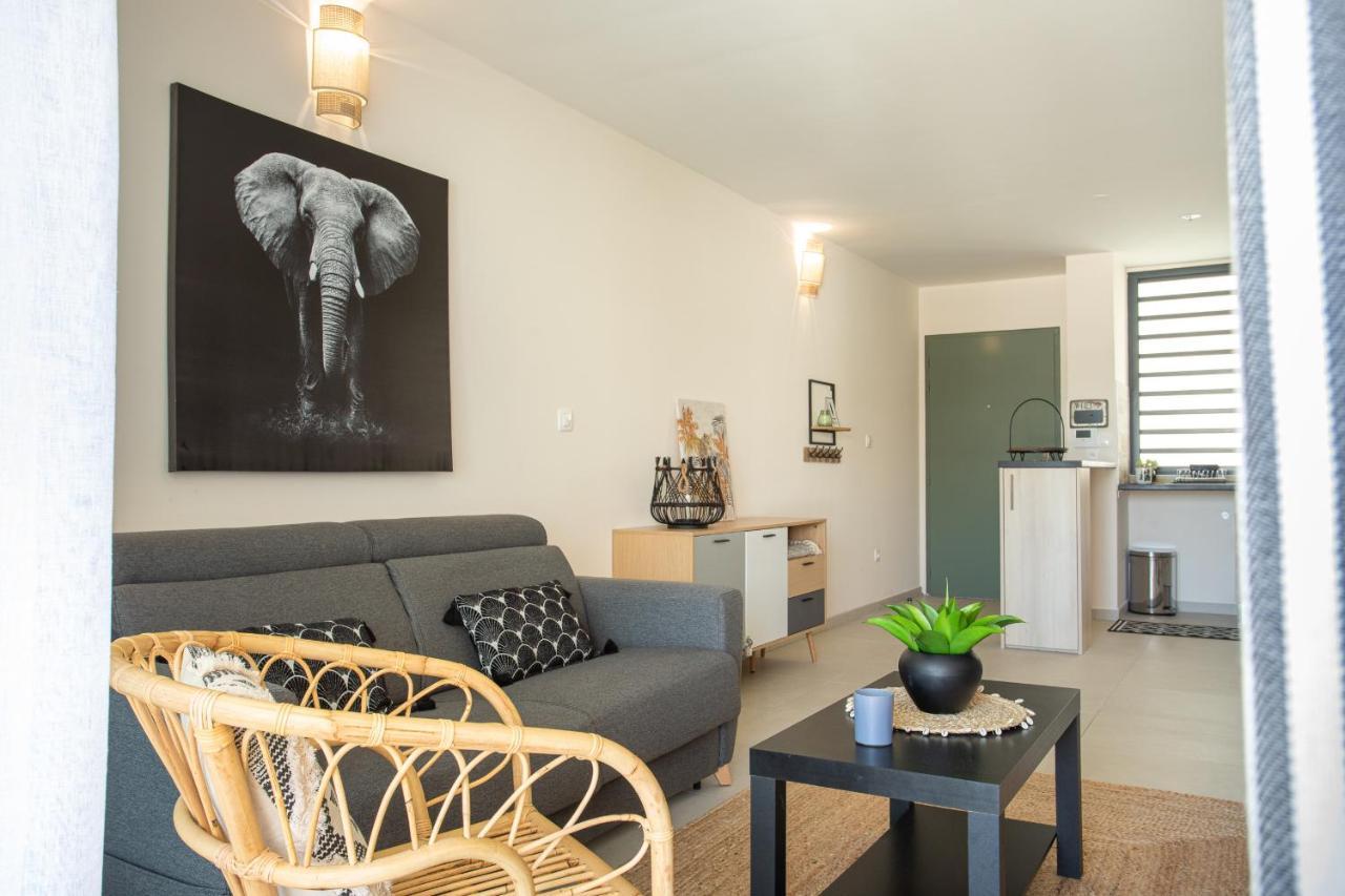 M Safirina Apartment Saint-Paul Екстериор снимка